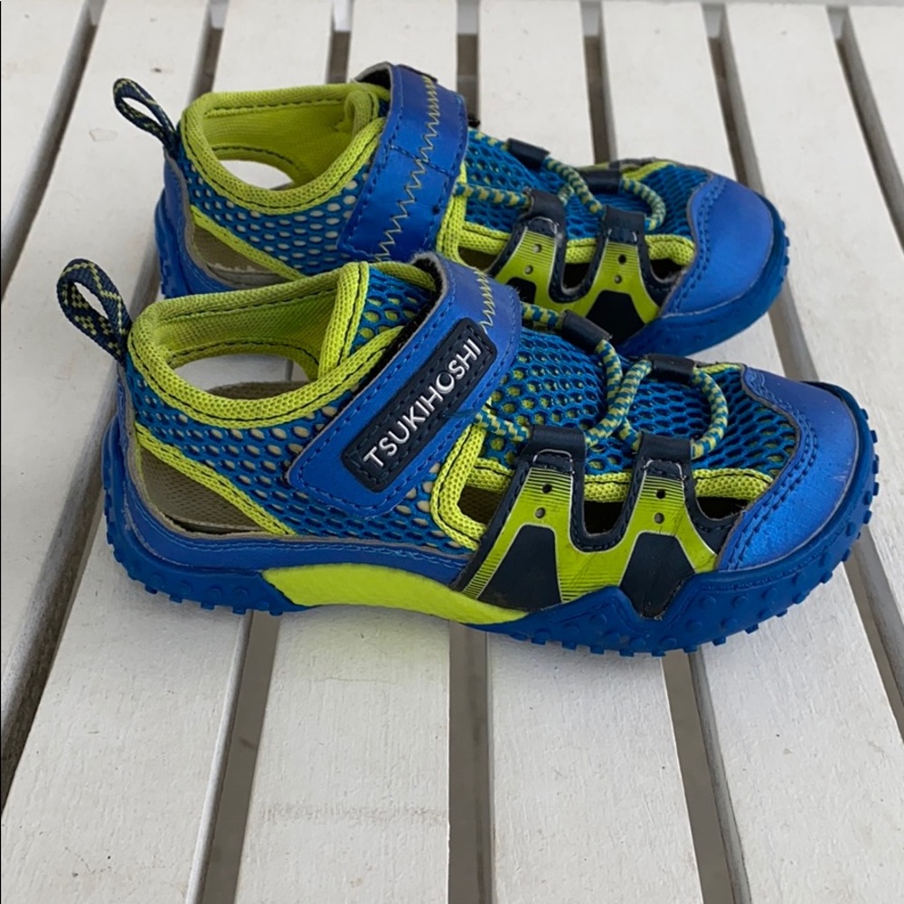 Tsukihoshi sandals